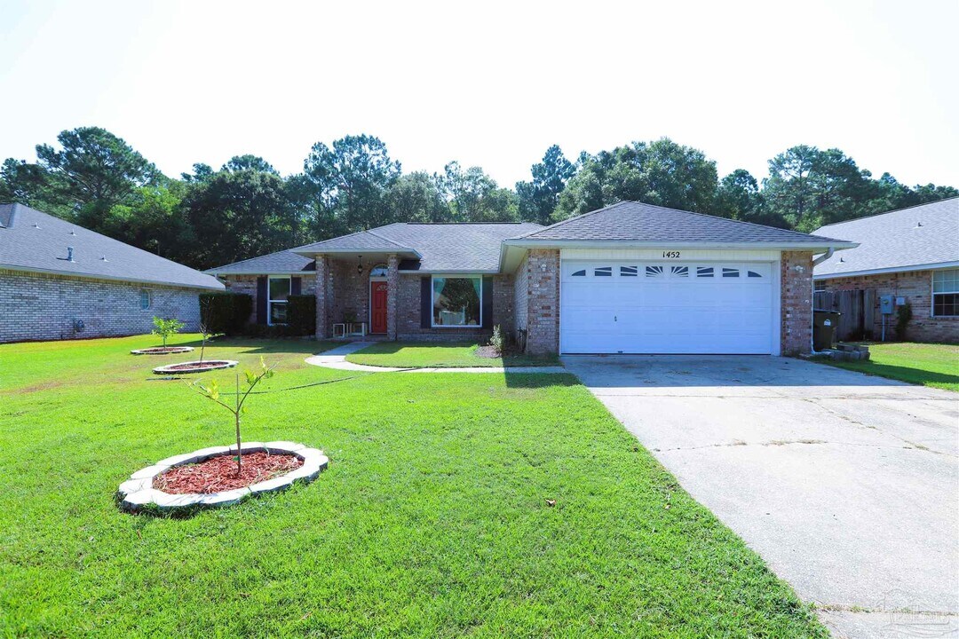 1452 Roebling Tr in Pensacola, FL - Building Photo