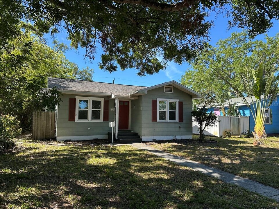 3750 4th Ave N in St. Petersburg, FL - Foto de edificio