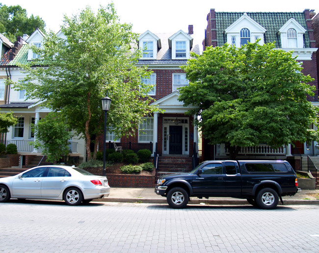 2225 Monument Ave in Richmond, VA - Building Photo - Building Photo