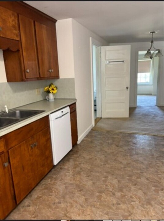 54 Mountain Rd in Princeton, MA - Building Photo