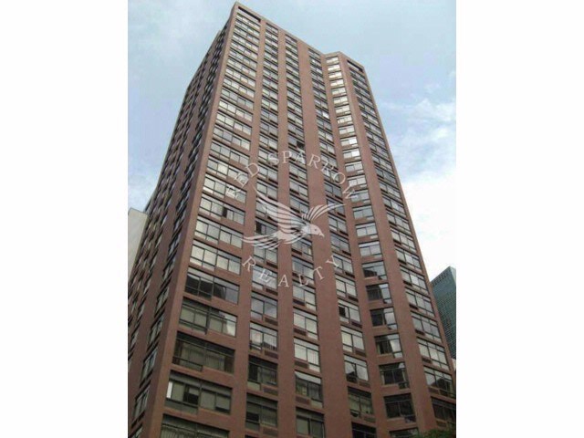 303 E 43rd St-Unit -3B in New York, NY - Building Photo