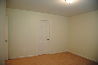 50 White Pine Cir in Stafford, VA - Foto de edificio - Building Photo