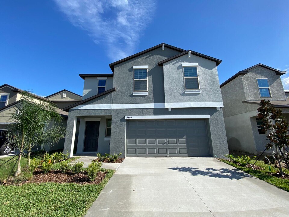 4404 Eternal Prince Dr in Sun City Center, FL - Building Photo