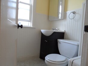 11 Chestnut St, Unit 2R in Wakefield, MA - Foto de edificio - Building Photo