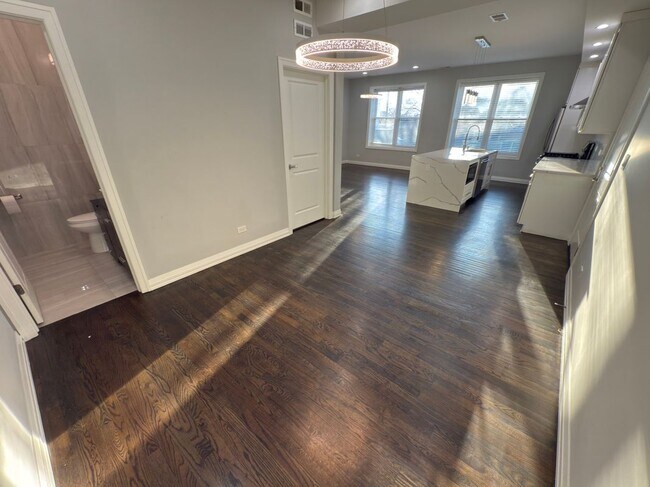 7427 W Addison St in Chicago, IL - Building Photo - Building Photo