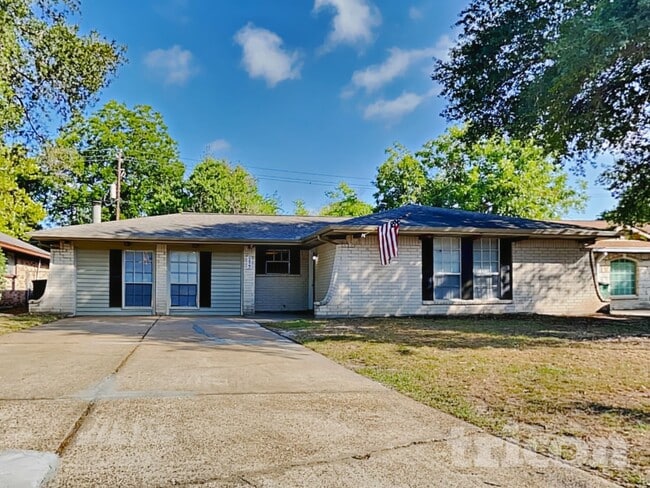 6422 French Chateau Dr in Houston, TX - Building Photo - Building Photo