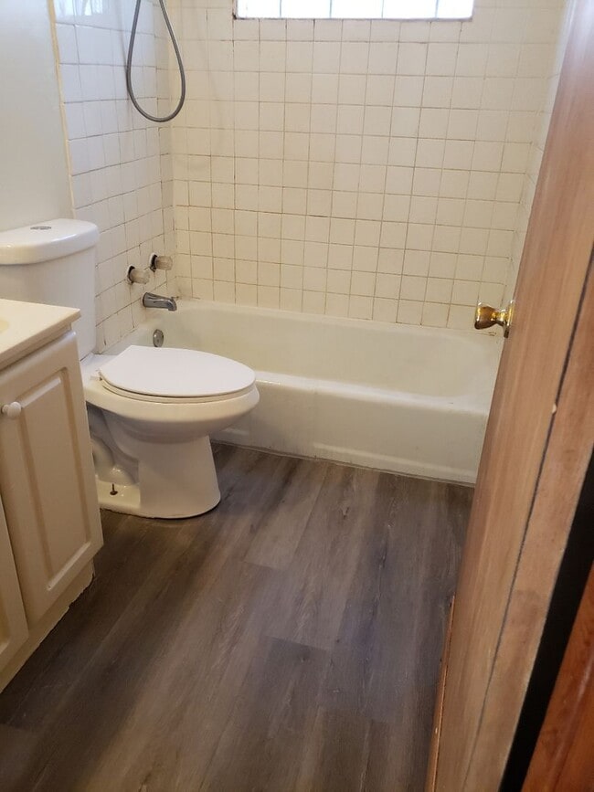 5730 N 91st St in Milwaukee, WI - Foto de edificio - Building Photo