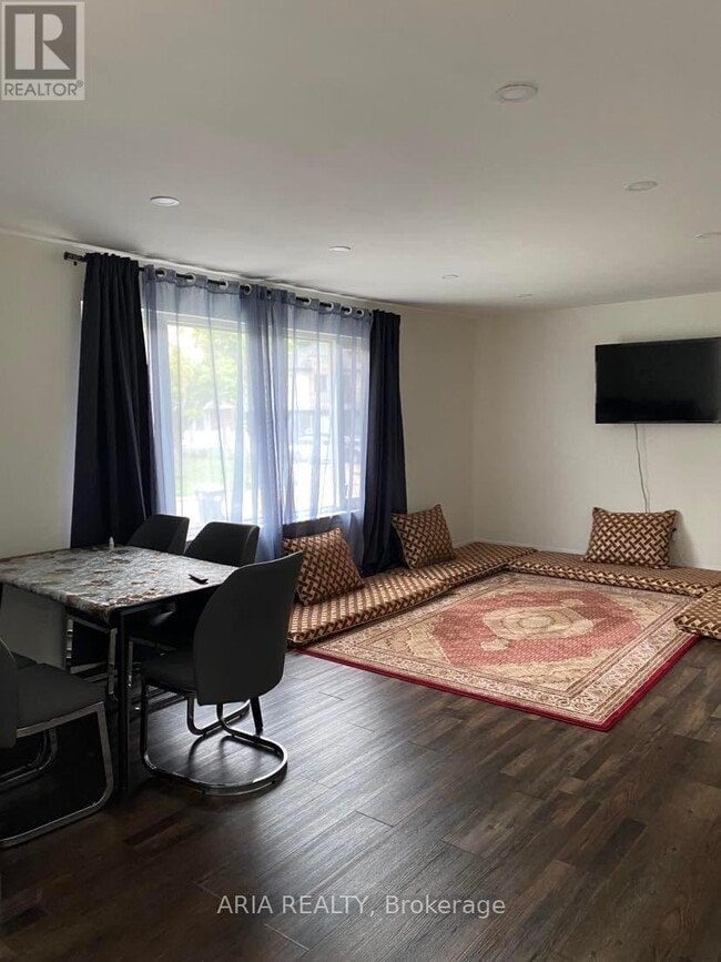 7117 Justine Dr in Mississauga, ON - Building Photo - Building Photo