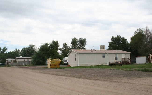 351 5th Ave in Deer Trail, CO - Foto de edificio - Building Photo