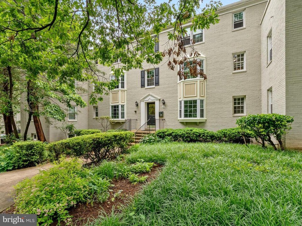 708 S Arlington Mill Dr in Arlington, VA - Building Photo
