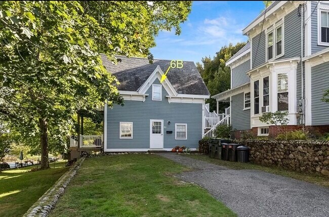 6 Wells Ave, Unit B in Amesbury, MA - Building Photo - Building Photo