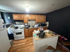 509 Medford St, Unit 2 in Somerville, MA - Building Photo - Building Photo