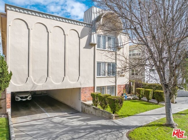 328 S Elm Dr in Beverly Hills, CA - Building Photo - Building Photo