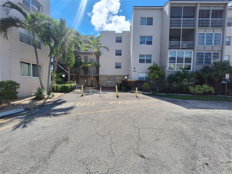 2821 Somerset Dr in Lauderdale Lakes, FL - Building Photo