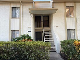 103 Palmetto Ct in Oldsmar, FL - Building Photo