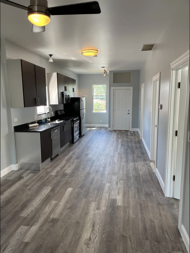 2206 N Menard Ave, Unit 2