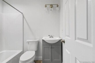 1091 Whalley Ave, Unit A in New Haven, CT - Foto de edificio - Building Photo