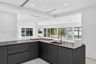 1101 S Shore Dr in Miami Beach, FL - Building Photo - Building Photo