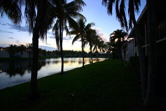 1513 Lake Crystal Dr in West Palm Beach, FL - Building Photo - Building Photo