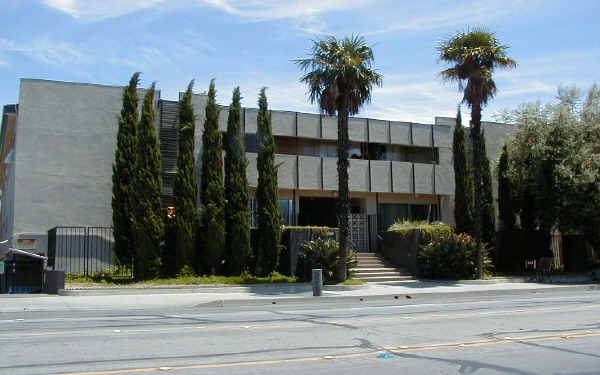 1105 N. Flower St. in Santa Ana, CA - Building Photo