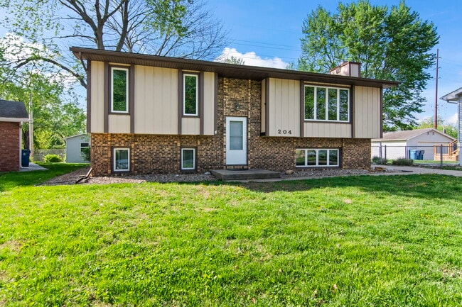 204 Saxon Dr in Springfield, IL - Foto de edificio - Building Photo