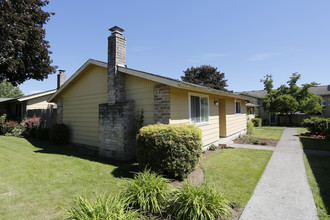 Beverly Gardens Apartments in Gresham, OR - Building Photo - Building Photo