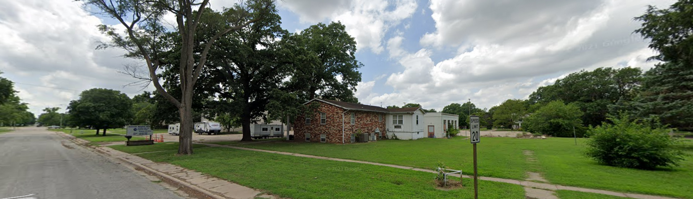 311 Chestnut St in Halstead, KS - Building Photo