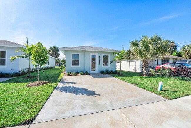 1579 W 16th St in Riviera Beach, FL - Building Photo - Building Photo