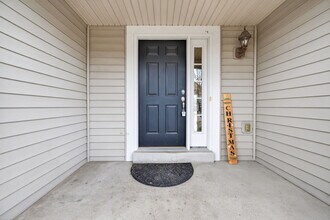 373 Montclair Tower Dr in St. Charles, MO - Building Photo - Building Photo