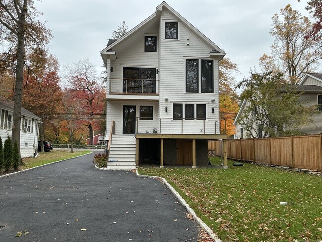 141 West Ave in Darien, CT - Building Photo - Building Photo