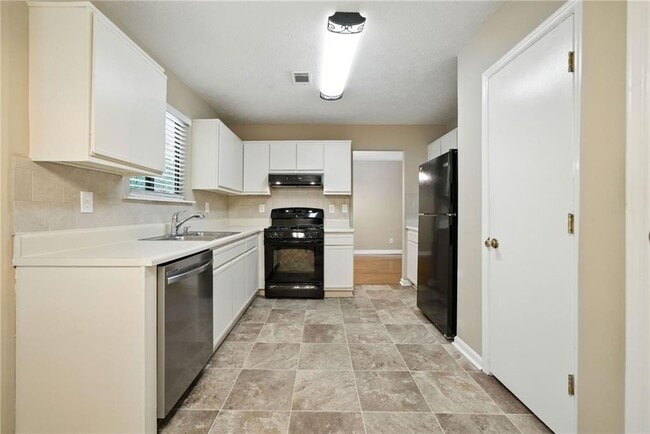 3045 Wildflower Ln SW in Snellville, GA - Building Photo - Building Photo