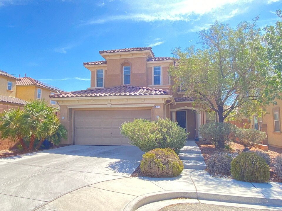 5746 Empress Garden Ct in Las Vegas, NV - Building Photo