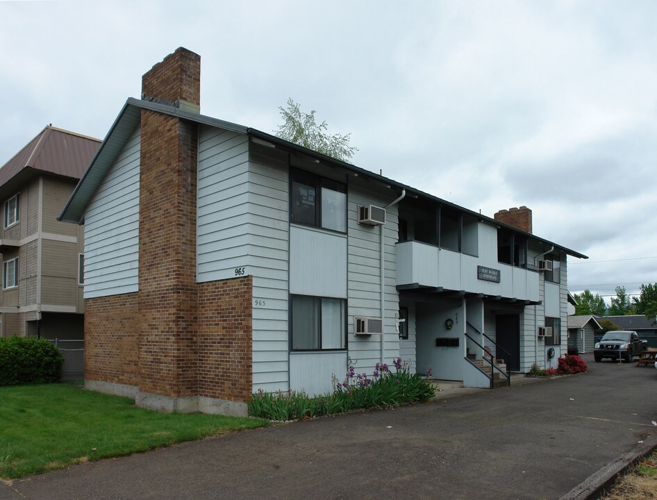 Rolf Hansen Apartments in Corvallis, OR - Building Photo