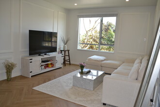 6400 Crescent Park E, Unit 218 in Los Angeles, CA - Building Photo - Building Photo