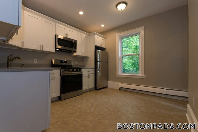 22 Highland Ave in Boston, MA - Building Photo - Building Photo