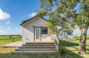 452 Co Rd 205 in Caldwell, TX - Building Photo