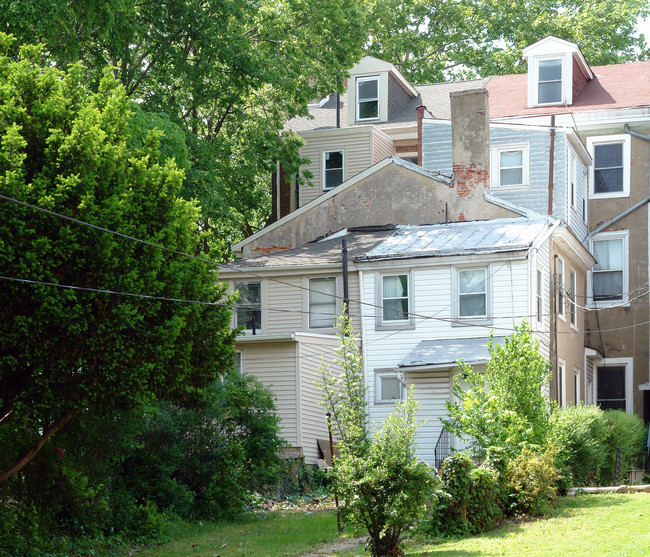 1206 Dekalb St in Norristown, PA - Foto de edificio - Building Photo