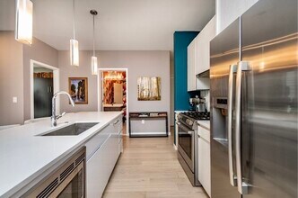 45 W 3rd St, Unit 309 in Boston, MA - Building Photo - Building Photo