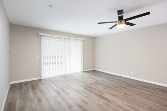 High Tide in San Clemente, CA - Foto de edificio - Interior Photo