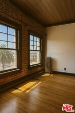 2121 James M Wood Blvd in Los Angeles, CA - Building Photo - Building Photo
