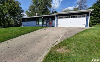 26 Sandcreek Dr in Decatur, IL - Building Photo - Building Photo