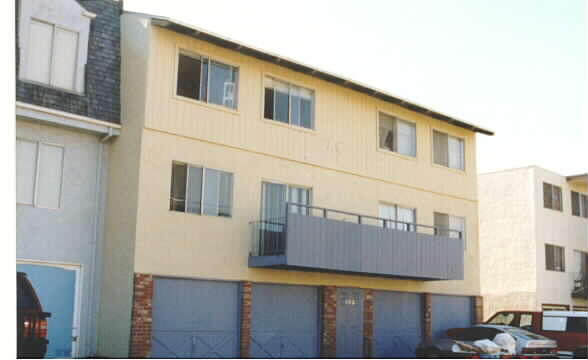 332 Susie Way in South San Francisco, CA - Foto de edificio - Building Photo