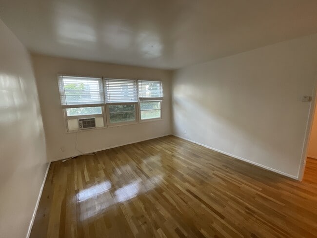 property at 2475 Silver Lake Blvd