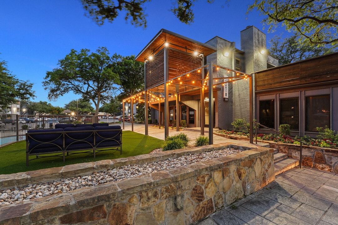 Aberdeen @ Bellmar in Dallas, TX - Foto de edificio