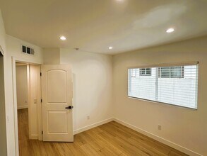 1906 Vassar St, Unit 2 in Glendale, CA - Building Photo - Building Photo