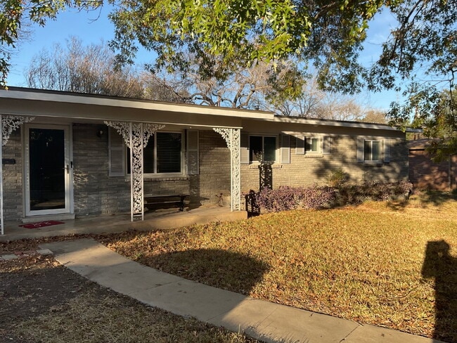 515 Cave Ln in San Antonio, TX - Building Photo - Building Photo