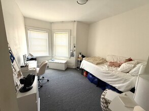 921 Beacon St, Unit #3 in Boston, MA - Building Photo - Building Photo