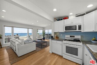 118 7th St in Manhattan Beach, CA - Building Photo - Building Photo