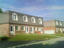 122 Hurst Dr, Unit 11 in Belle Vernon, PA - Building Photo