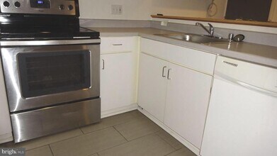 1420 Hopkins St NW in Washington, DC - Building Photo - Building Photo